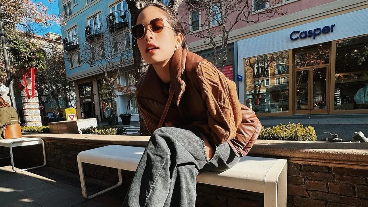 8 Gaya Fashion Musim Dingin ala Seleb saat Liburan Akhir Tahun di Luar Negeri, Maudy Ayunda hingga Ashanty