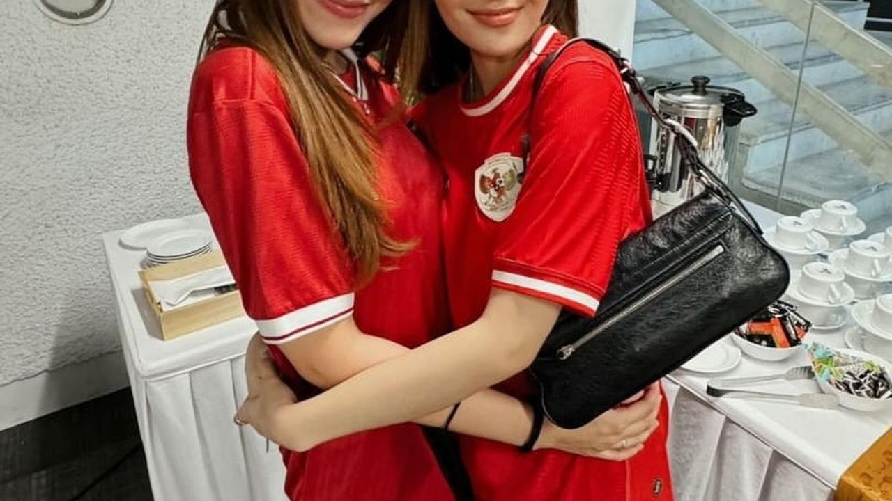 Potret Keseruan Aaliyah Massaid dan Mahalini saat Nonton Laga Timnas Indonesia vs Australia di Stadion GBK