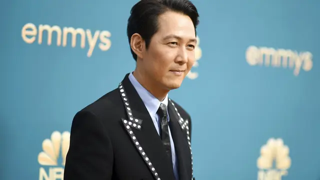 Lee Jung Jae di Emmy Awards 2022. (Foto: Richard Shotwell/Invision/AP)