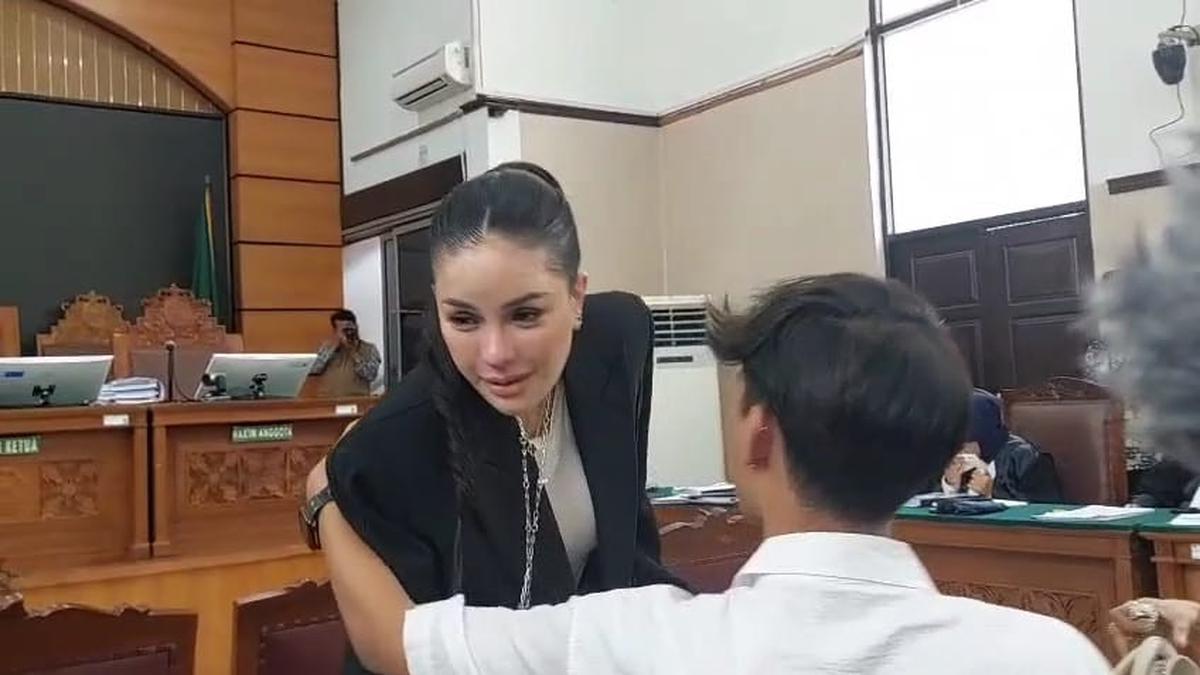 Nikita Mirzani Protes Keterangan Saksi Doktif Dipotong Jaksa, Sidang Sempat Ricuh Hingga Diskors