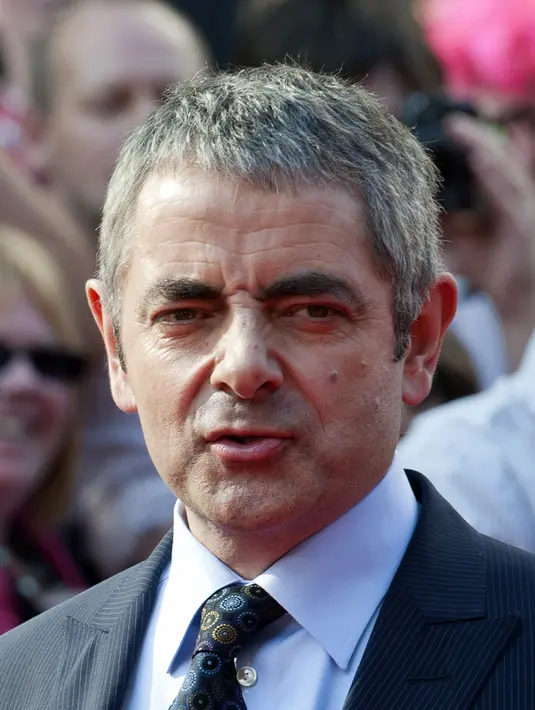 Kabar Arkinson meninggal dunia menyebar begitu cepat hingga ke penjuru dunia. Seorang netizen memastikan masih hidup dan baru saja meneguk segelas kopi. (AFP/Bintang.com)