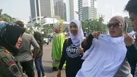 Ribuan Kaus Putih Disebar untuk Sterilkan CFD dari Aksi Bernuansa Politis