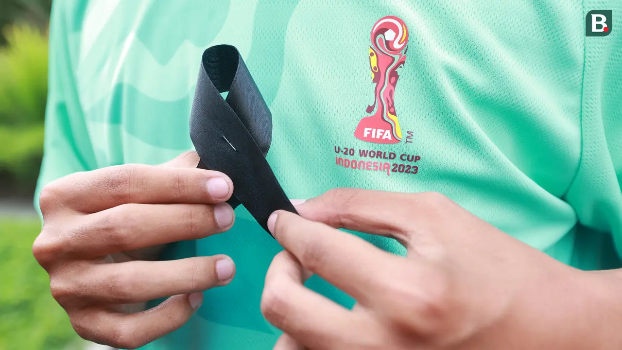 Foto: Melihat Aksi Duka 1 Juta Pita Hitam sebagai Wujud Empati Pembatalan Indonesia sebagai Tuan Rumah Piala Dunia U-20 2023