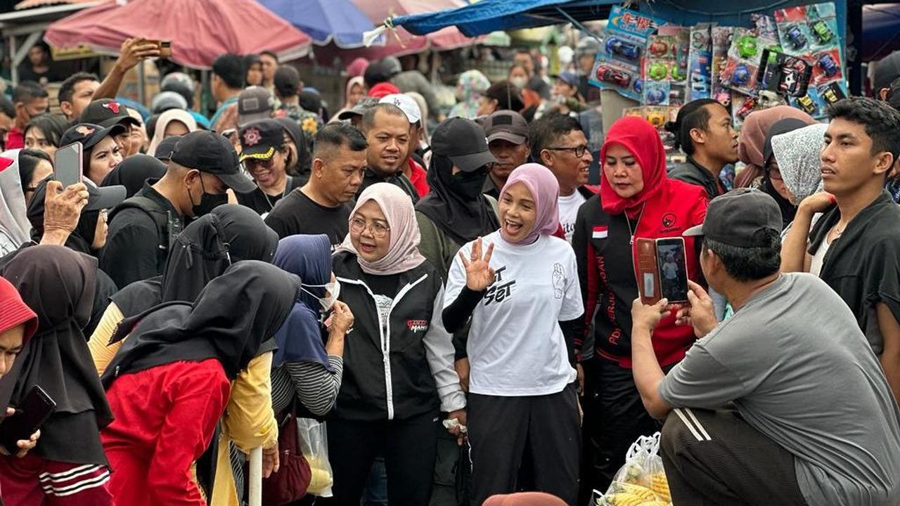 Malam semakin larut, Atikoh sesekali memilih mengajak santri bersalawat. Dia memimpin Salawat Nariyah bersama para santri dengan fasih.<br>