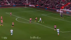 Sempat tertinggal melalui sepakan keras Manolo Gabbiadini, West Ham mampu membalikkan keadaan dengan skor 3-1. (Ballball Video)