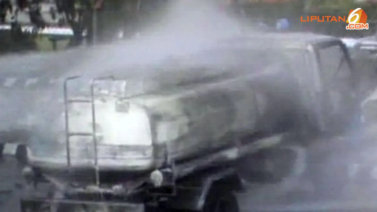 truk-terbakar-131006c.jpg