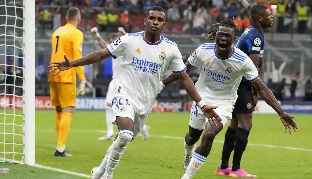 Real Madrid berhasil mengalahkan tuan rumah Inter Milan 1-0 dalam laga matchday pertama Grup A Liga Champions 2021/2022, Rabu (15/9/2021). Gol tunggal Los Blancos dicetak pada menit ke-89 melalui striker asal Brasil, Rodrygo yang baru dimasukkan pada menit ke-65. (Foto: AP/Antonio Calanni)