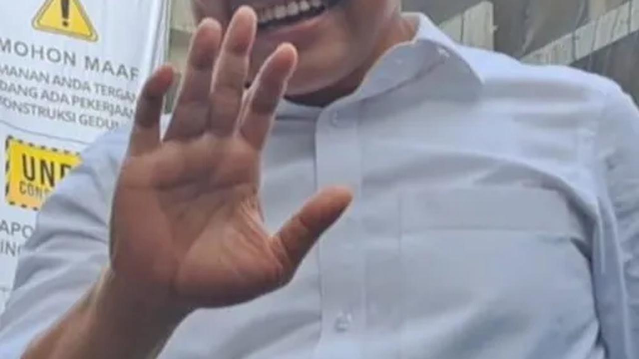 "Mumpung belum jadi presiden," kata Cak Imin, kepada wartawan, di Kompleks Parlemen, Senayan, Jakarta, Senin (23/10).&nbsp;<br>