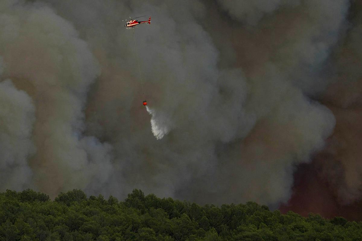 FOTO: Gelombang Panas Picu Kebakaran  Hutan Hebat di Perancis