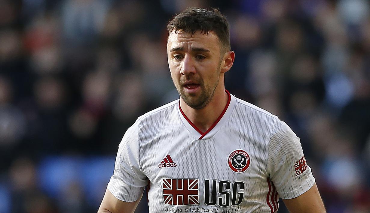 Enda Stevens - Bek berusia 29 tahun ini tampil begitu apik di lini belakang Sheffield United pada musim ini. Stevens memiliki catatan 150 kemenangan duel dan 59 persen keberhasilan dalam tackle. (AFP/Ian Kington)