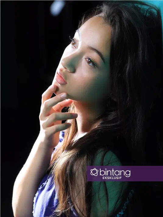 "Awalnya aku nggak terlalu tertarik dengan akting. Tapi melihat kakakku, Bryan, aku berpikir wuah keren nih akting bisa berperan menjadi yang bukan diri kita sendiri." ujarnya. (Adrian Putra/Bintang.com)
