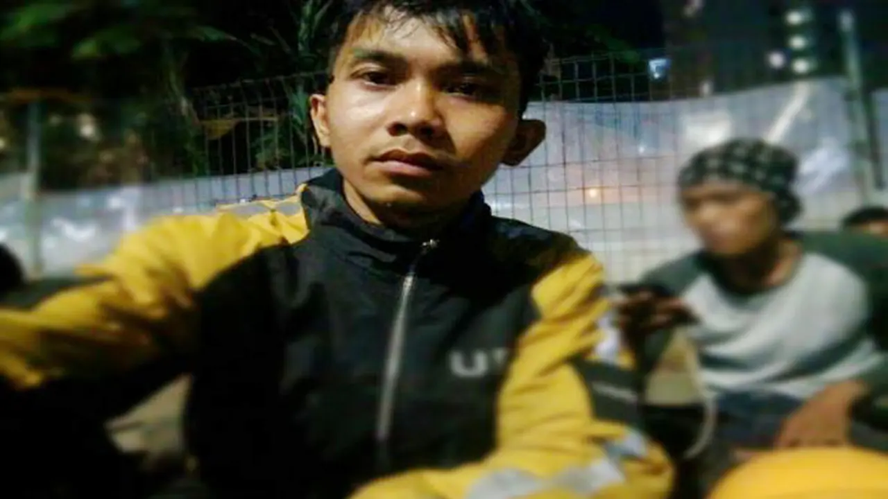 Kisah Paul, Driver Ojek Online yang Ingin Jadi Sarjana