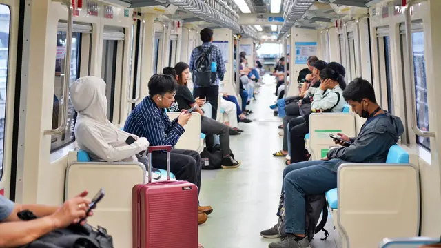 LRT Jabodebek mulai melakukan uji coba layanan penitipan barang di Stasiun Halim. (Foto: LRT)