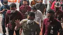 Wakil Gubernur DKI Jakarta Ahmad Riza Patria memenuhi panggilan pemeriksaan kepolisian di Polda Metro Jaya, Senin (23/11/2020). Riza Patria diperiksa Ditreskrimum Polda Metro Jaya untuk memberikan klarifikasi terkait kerumunan massa di Petamburan beberapa waktu lalu. (Liputan6.com/Herman Zakharia)