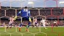 Oblak bermain gemilang di laga ini. Penjaga gawang 22 tahun itu berhasil membendung delapan lesatan pemain-pemain Madrid. Berkat performanya di bawah mistar gawang, Atletico mampu menahan imbang Madrid 0-0. (AFP PHOTO/GERARD JULIEN)