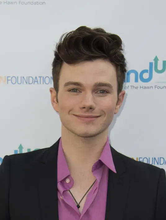 Aktor, penyanyi, penulis lagu dan memiliki segudang talenta didunia hiburan membuat nama Chris Colfer makin naik daun. Pasalnya, pria kelahiran 1990 ini mengaku dirinya seorang homoseksual atau penyuka sesama jenis. (AFP/Bintang.com)