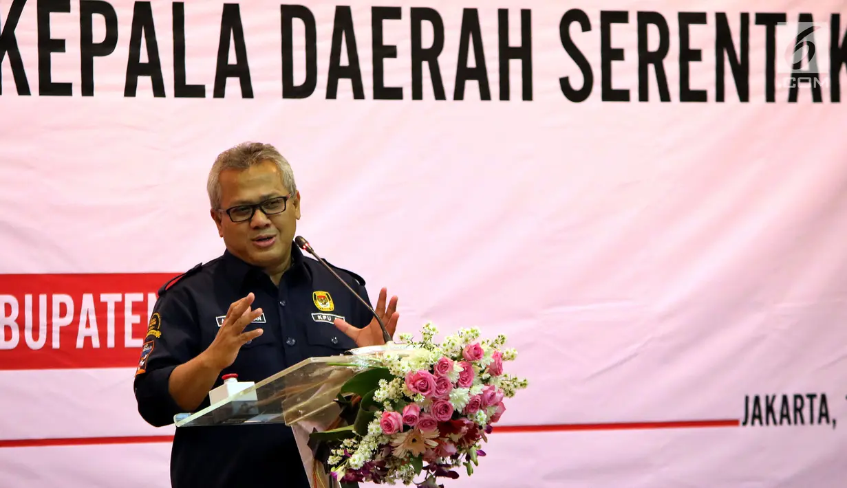 Ketua KPU RI Arief Budiman saat memberikan sambutan di Gedung KPU, Menteng, Jakarta, Rabu (14/6). Menurut Arief, acara ini sangat penting karena memberi info kepada masyarakat untuk bersiap-siap mengikuti event demokrasi itu. (Liputan6.com/JohanTallo)