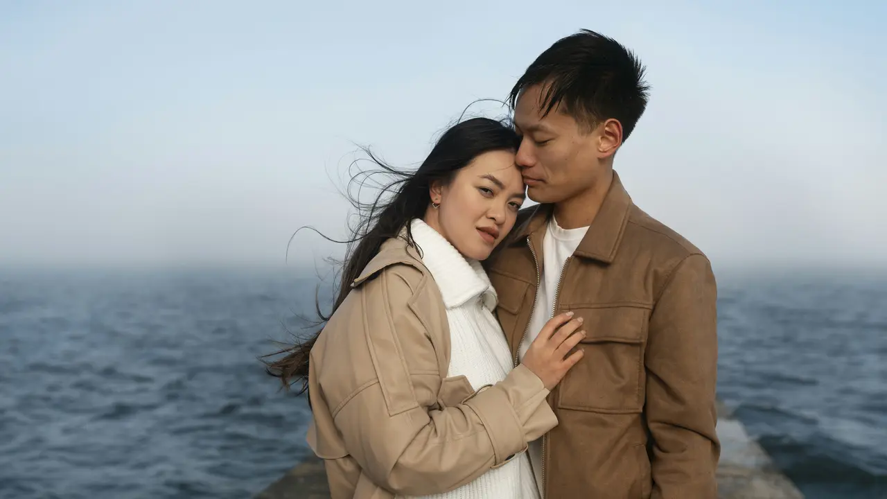 Kamu Sedang Jatuh Cinta? Ini Cara Pertahankan Pikiran agar Tetap Rasional dan Tidak Bucin! (Foto: Freepik/pikisuperstar)