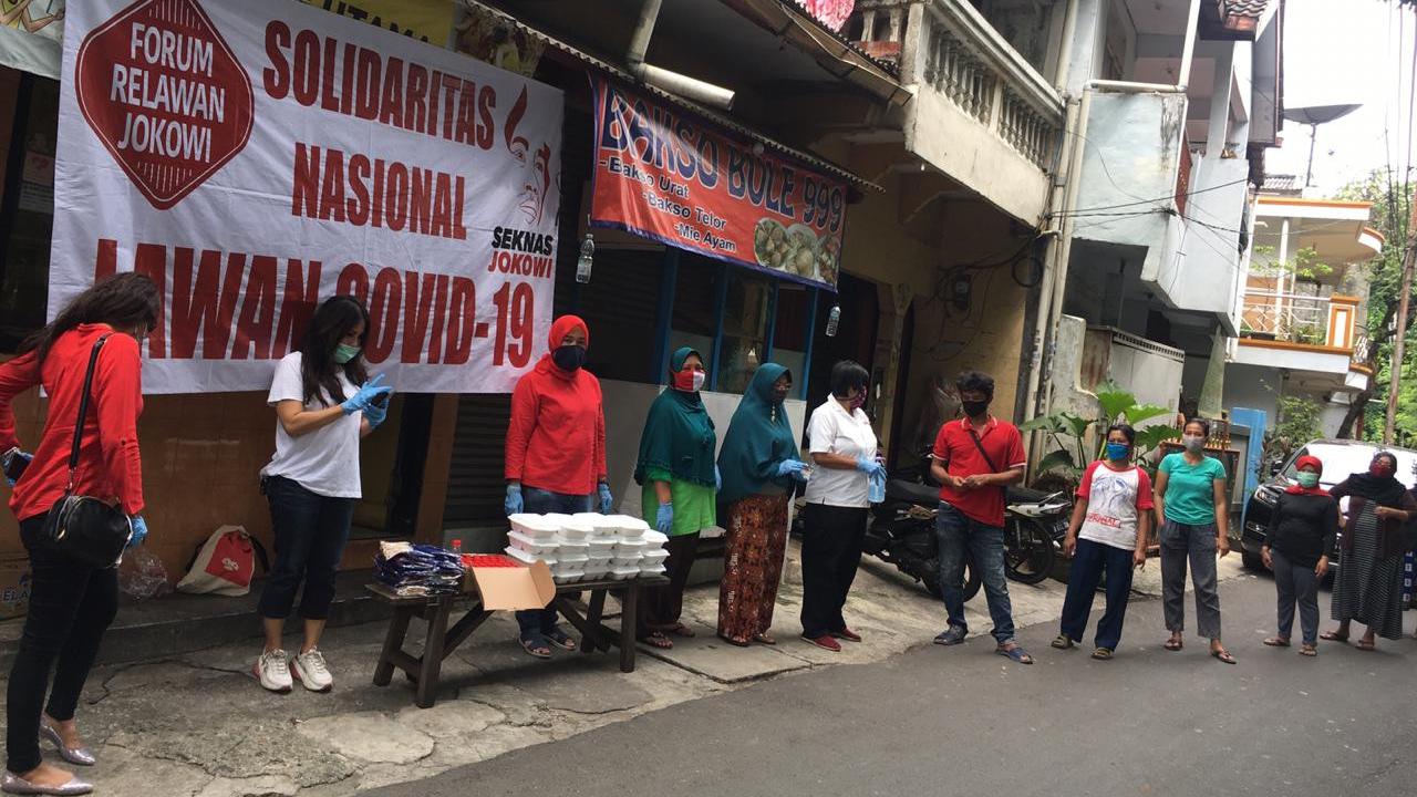 posko makan gratis di Taman Bayu, RT 003 RW 018, Kec Duren Sawit, Klender Jakarta Timur.