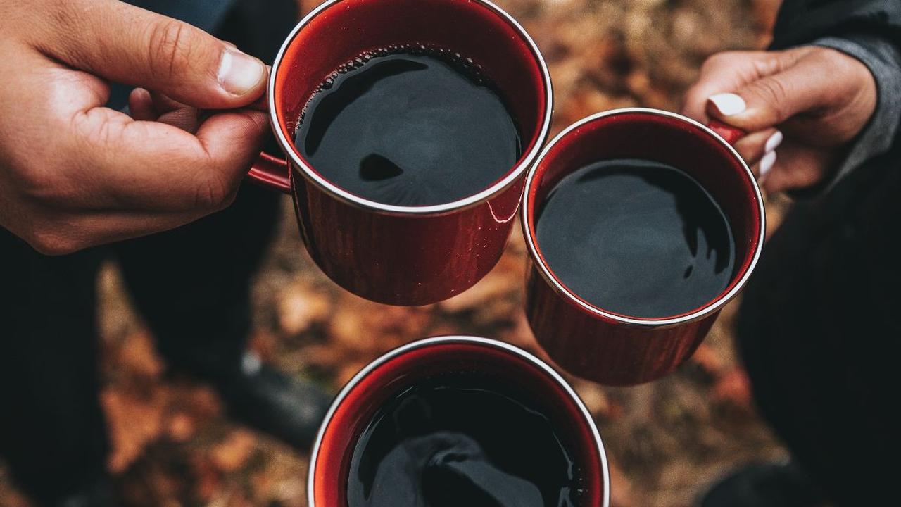 Walau mungkin tidak terlalu berpengaruh pada beberapa orang, namun tetap disarankan untuk bijak mengonsumsi kopi dan membatasinya setelah jam 2 siang. Hal ini bisa sangat berpengaruh terhadap kualitas tidur.