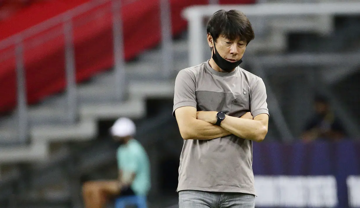 Gawang Tim Merah Putih menjadi bulan-bulanan Thailand hingga kebobolan empat gol. Kekalahan ini menjadi yang terbesar dialami Tim Garuda ketika menghadapi Thailand di sepanjang sejarah Piala AFF sejak 1996. (AP/Suhaimi Abdullah)