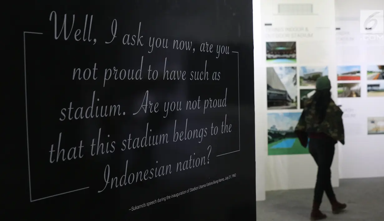 Kutipan pernyataan Presiden Soekarno saat seremoni pembukaan Stadion Utama dipamerkan di area Stadion GBK, Jakarta, Rabu (29/8). Sejumlah dokumentasi pembangunan stadion dicetak dan bisa dilihat warga. (Liputan6.com/Helmi Fithriansyah)