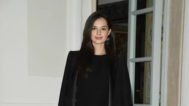 6 Potret Katy Louise Saunders, Pacar Song Joong-ki yang Dulu Seorang Aktris Inggris