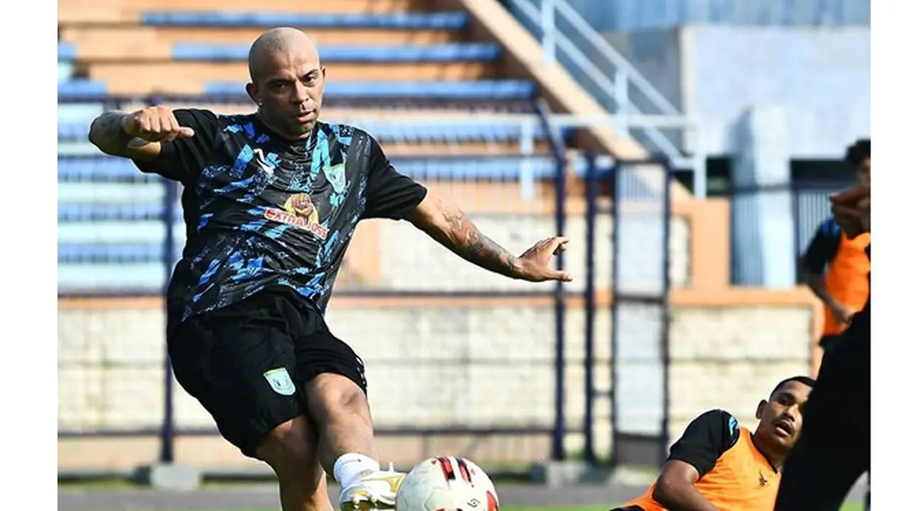 5 Potret Ivan Carlos Saat Latihan Bersama Tim, Striker Persela Lamongan