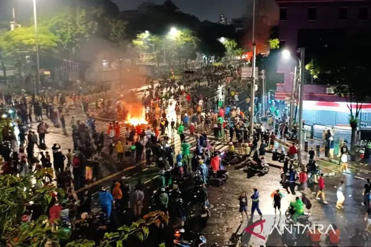 Kondisi Sekitaran Kwitang Pagi Ini, Sisa Gas Air Mata Masih Terasa