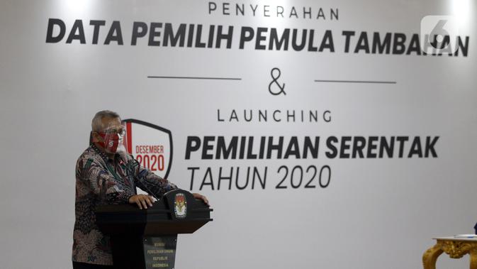 Ketua KPU Arief Budiman menyampaikan kata sambutan saat Launching Pemilihan Serentak Tahun 2020 di Gedung KPU RI, Menteng, Jakarta Pusat, Kamis (18/6/2020). KPU mendapat Data Penduduk Potensial Pemilih Pemilu (DP4) tambahan dari Kementerian Dalam Negeri (Kemendagri). (Liputan6.com/Johan Tallo)