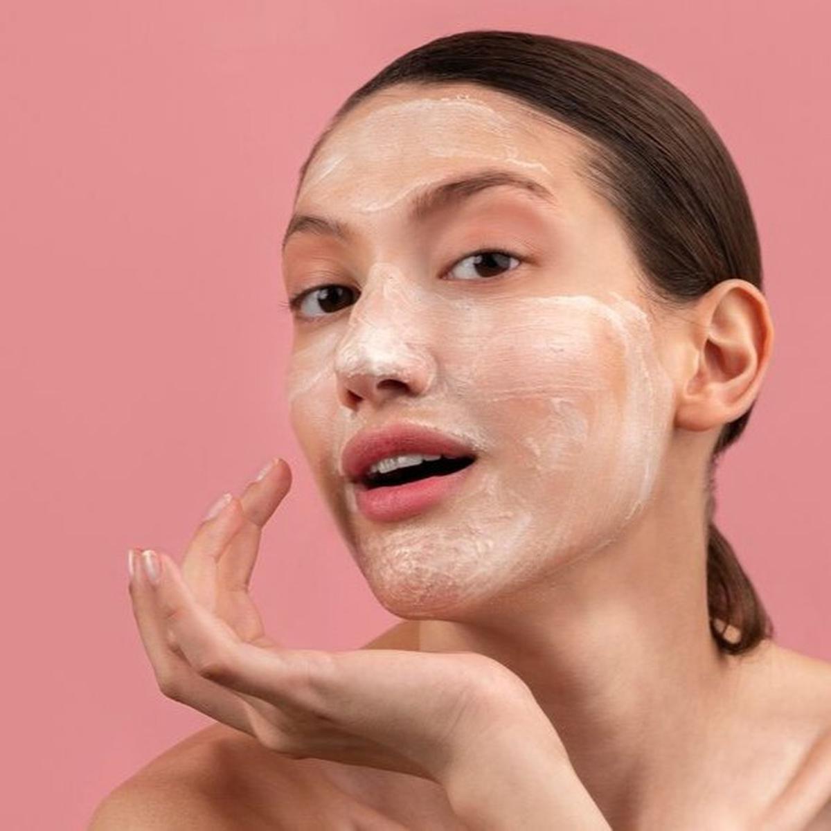 9 Cara Menghilangkan Komedo dengan Produk Skincare, Harus Pilih yang Mana?