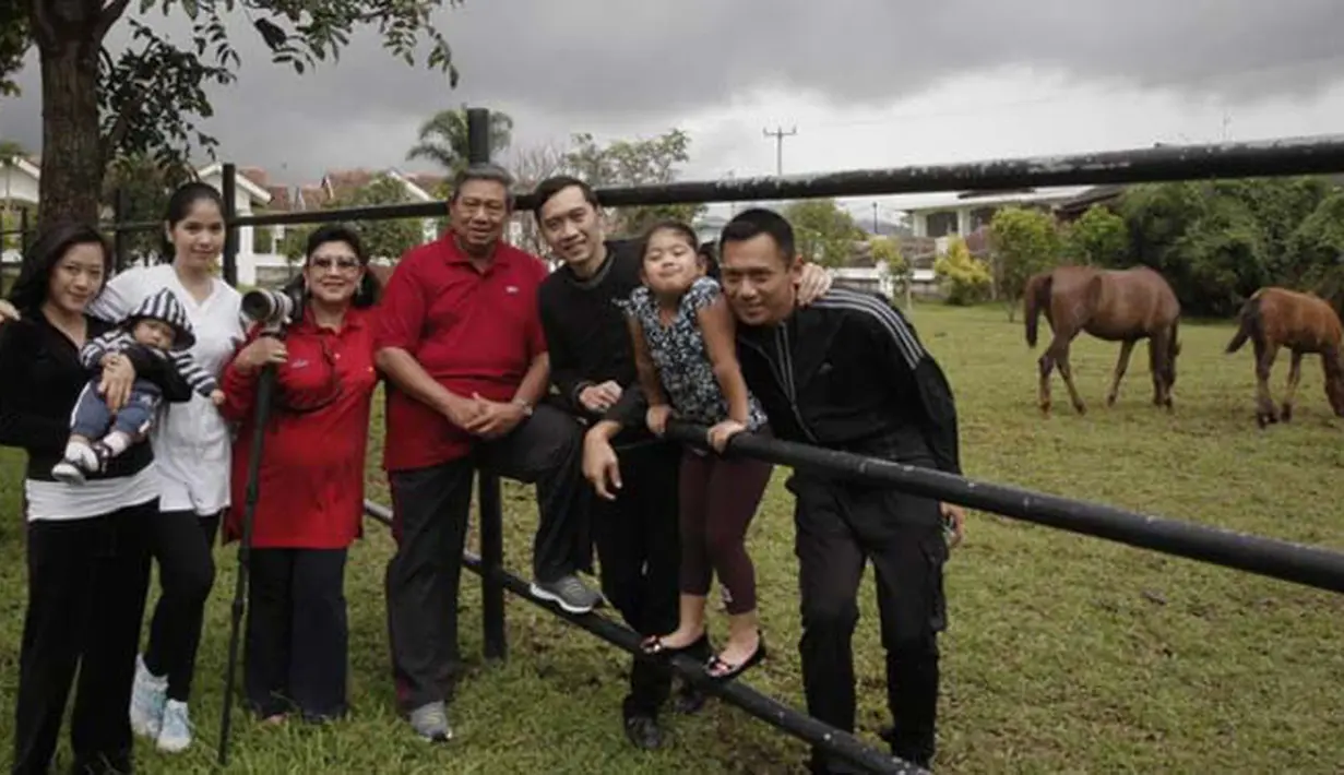"Indahnya hari Minggu bersama keluarga tercinta." (Foto:@SBYudhoyono)