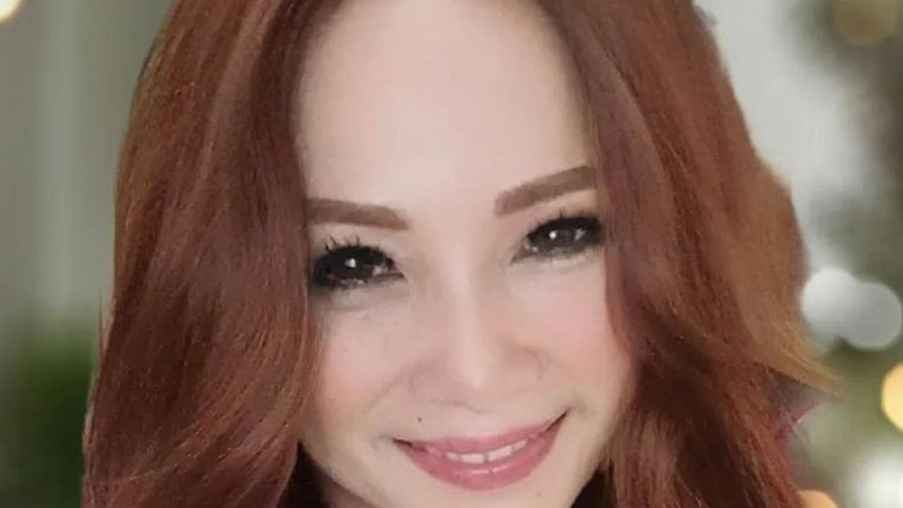 Cici pernah menjadi penyanyi reguler di di pub milik Rima Melati dan Frans Tumbuan. Kariernya sebagai penyanyi mulai melejit setelah bekerja di pub ini bersama Idang Rasjidi.