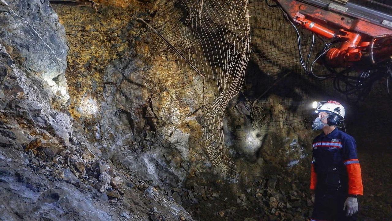 FOTO:  Melihat Aktivitas di Tambang Emas Pongkor dengan Target  1 Ton Emas