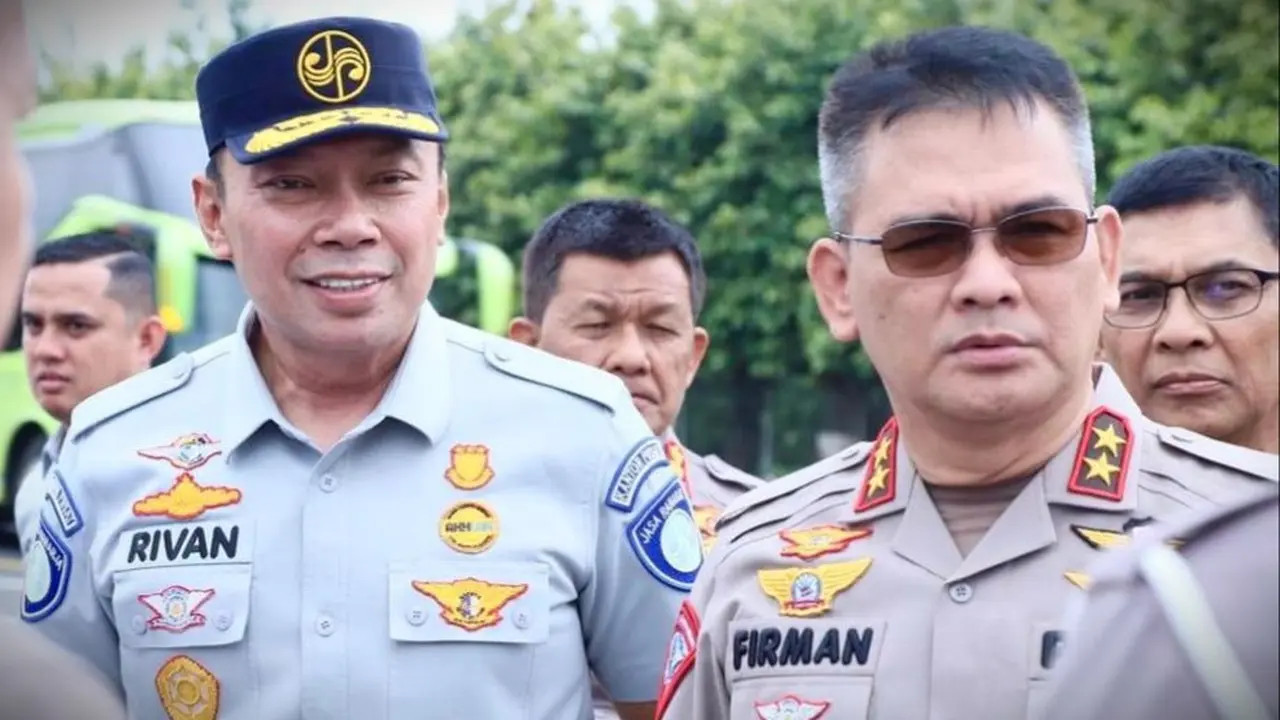 Kakorlantas Polri Irjen Pol Firman Shantyabudi dan Direktur Utama Jasa Raharja Rivan A Purwantono.