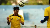 Purwaka Yudi, bek Arema, terpilih sebagai bek terbaik di Piala Presiden 2015 versi Labbola. (Bola.com/Kevin Setiawan)
