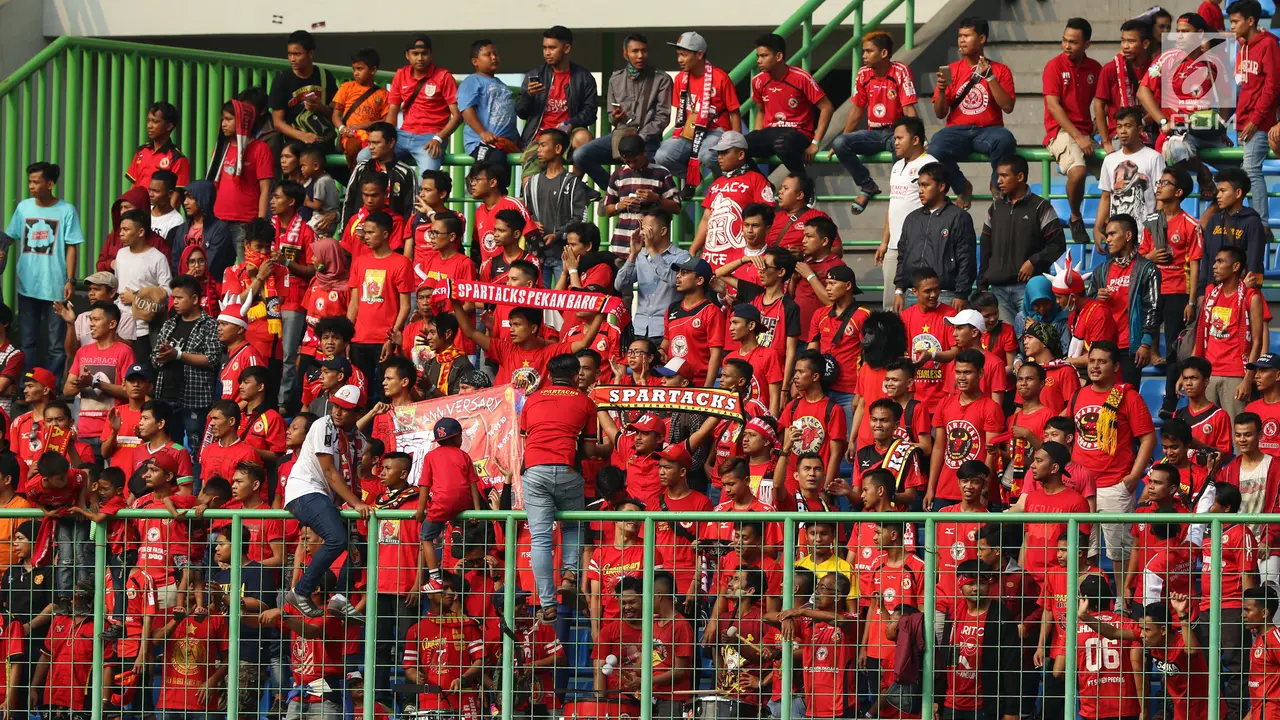 20170520-Suporter Kabau Sirah Meriahkan Stadion Patriot-Tebe