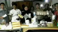 BPOM dan Mabes Polri menggerebek lima pabrik obat palsu di Tangerang.