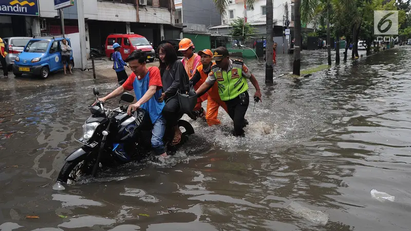 Banjir di Green Garden dan Jelambar Jakarta Barat