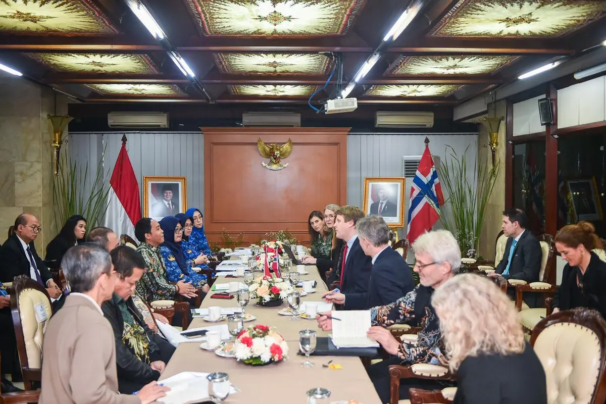 Menteri Kehutanan (Menhut) Raja Juli Antoni dan Menteri Pembangunan Internasional Norwegia Åsmund Aukrust (Istimewa)