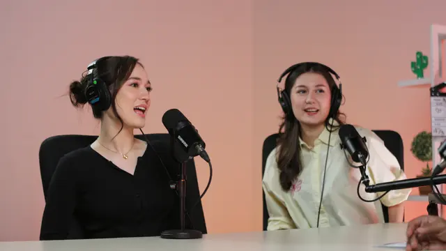 Laura Moane dan Zoe Abbas Jackson