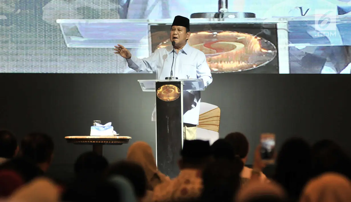 Calon presiden nomor urut 02 Prabowo Subianto memberi sambutan saat menghadiri peringatan Hari Disabilitas Internasional ke-26 di Jakarta, Rabu (5/12). Acara ini diikuti ratusan penyandang disabilitas. (Merdeka.com/Iqbal Nugroho)