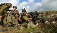 Sejak awal baku tembak pada tanggal 8 Oktober, terdapat sekitar 143 pejuang Hizbullah yang terbunuh, dan setidaknya 11 tentara Israel yang juga terbunuh dalam baku tembak tersebut. (AP Photo/Ohad Zwigenberg)