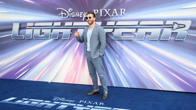 FOTO: Penampilan Chris Evans Saat Hadiri Pemutaran Perdana Film Lightyear