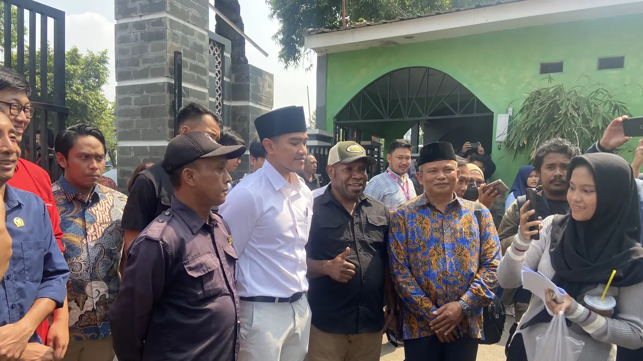 Kaesang Pangarep hendak Jumatan