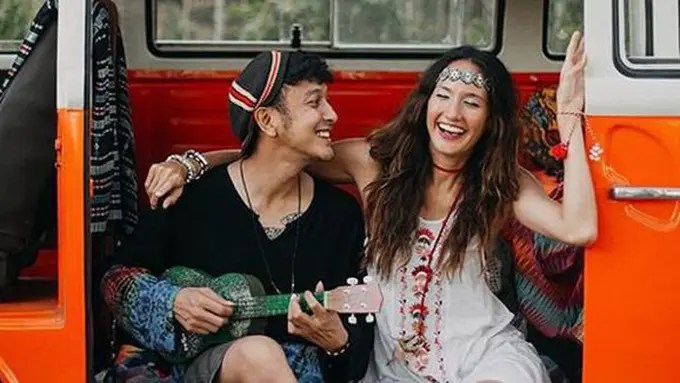 Kabar tunangan/copyright © The Bride Story/The Eternity