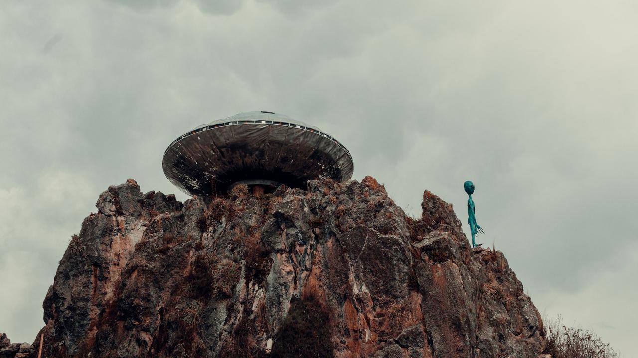 Ilustrasi UFO dan Alien