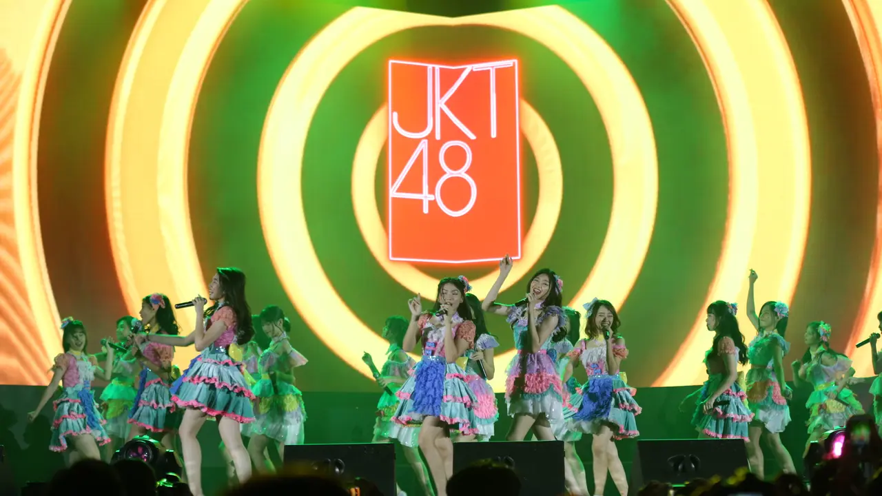 JKT48 di Smartfren Wow Fest
