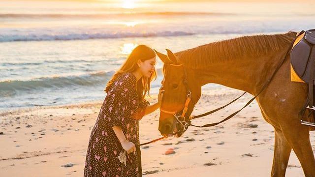 Potret Shahnaz Sadiqa sedang berkuda (Instagram/@syahnazs)