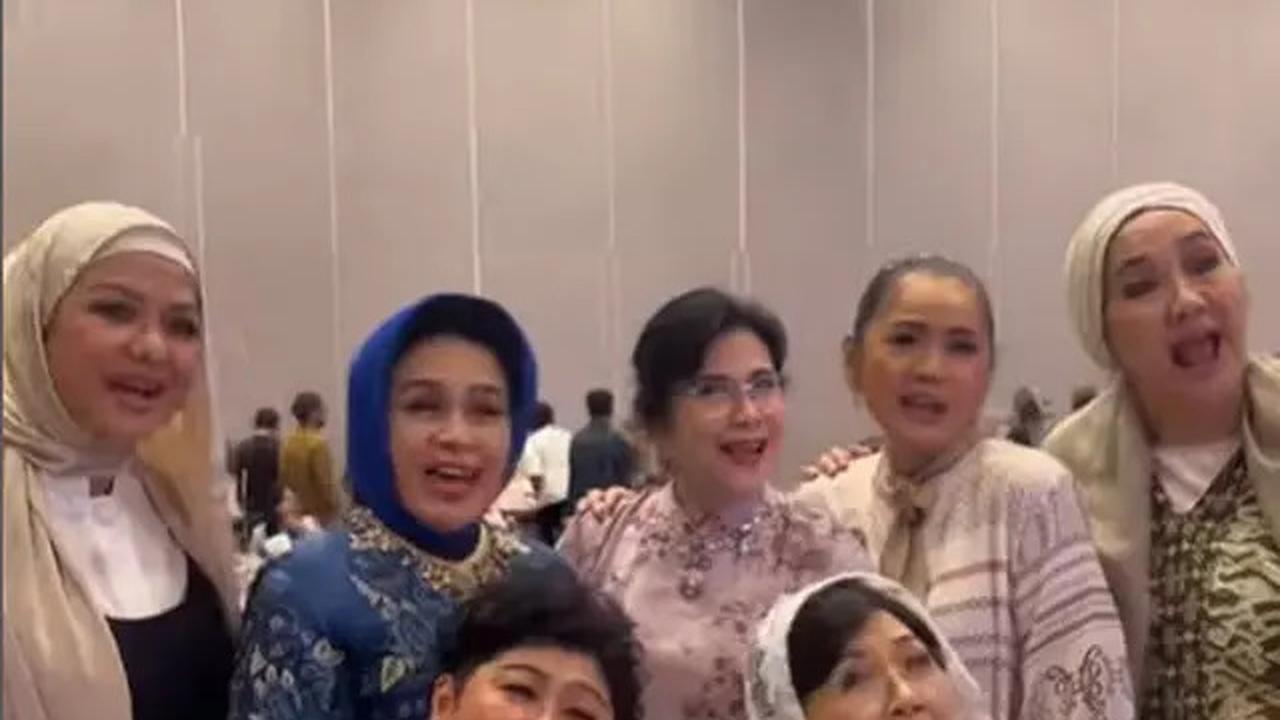 6 Potret Titiek Puspa Penuhi Undangan SBY dan Kumpul Bareng Artis Senior Sebelum Sakit